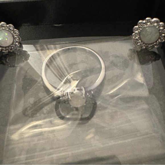 Silver Opal ring size 7 and earrings set, brand new, (costume jewelry) - Picture 6 of 6